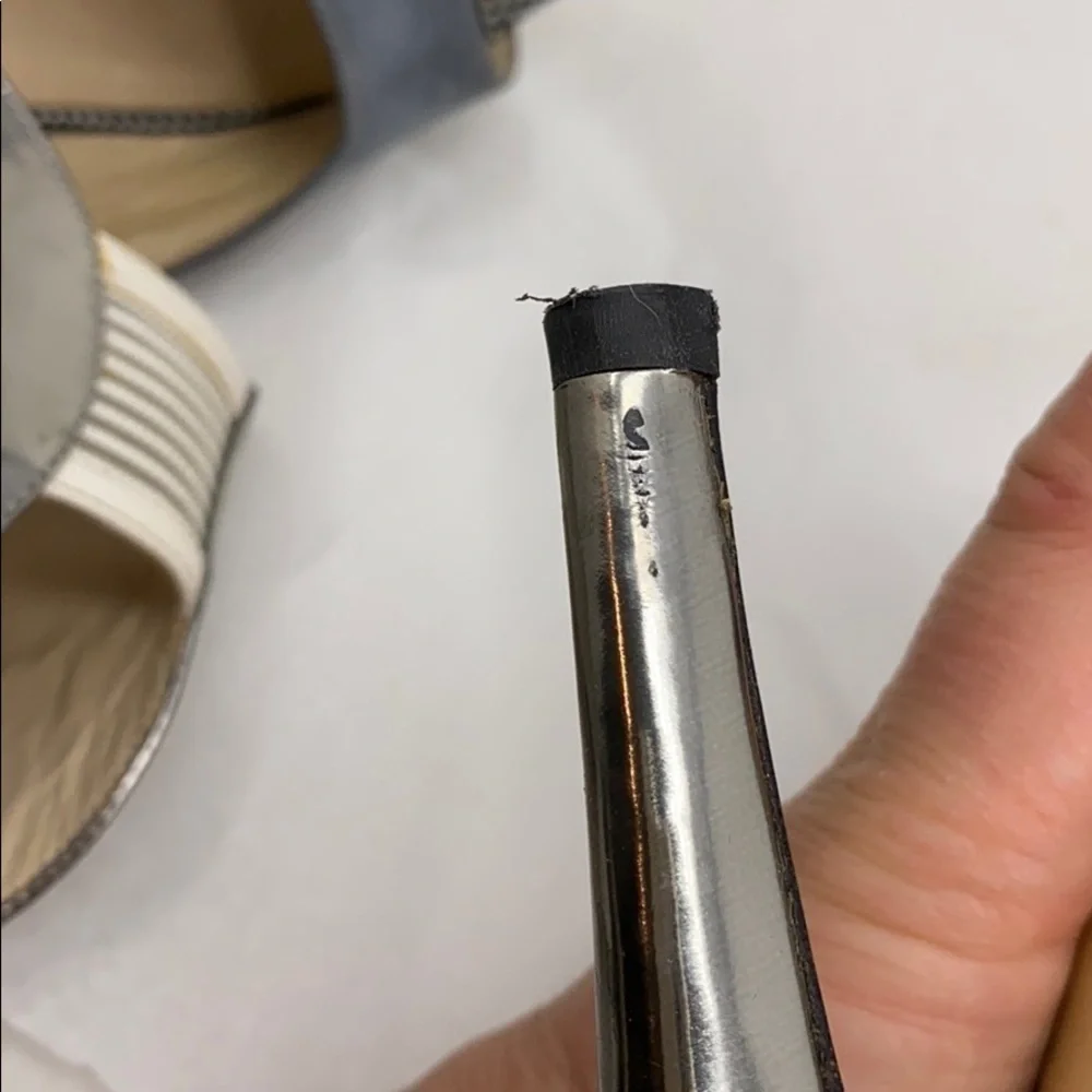 Nicholas Kirkwood 38.5 Gray Silver Suede Heels